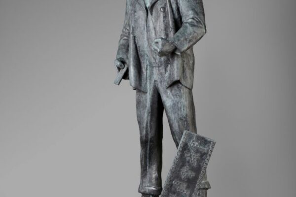 Mälestusmärk diilerile: skulptor Scott Holmquisti pronkskuju "Last Hero" (2018)