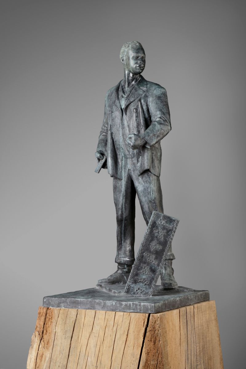 Mälestusmärk diilerile: skulptor Scott Holmquisti pronkskuju "Last Hero" (2018)